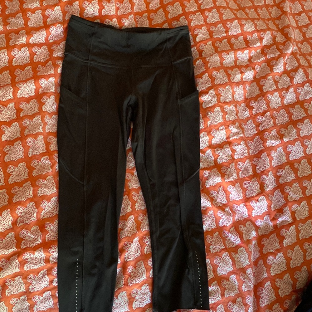 Lululemon capri leggings size 6 EUC
